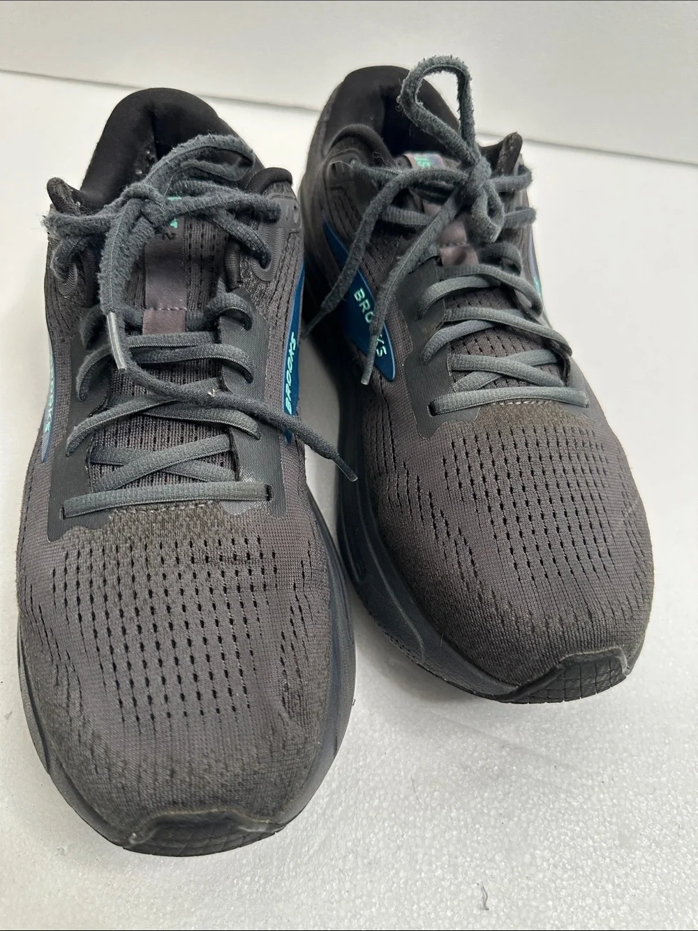 Brooks Men’s Ghost MAX2 Running Shoes - Black with Teal Accent size 11.5